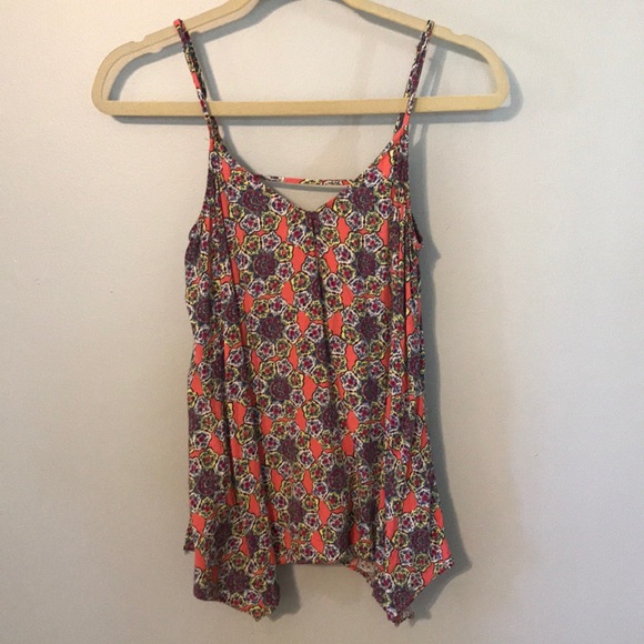 Patterned tank - Picture 1 of 3